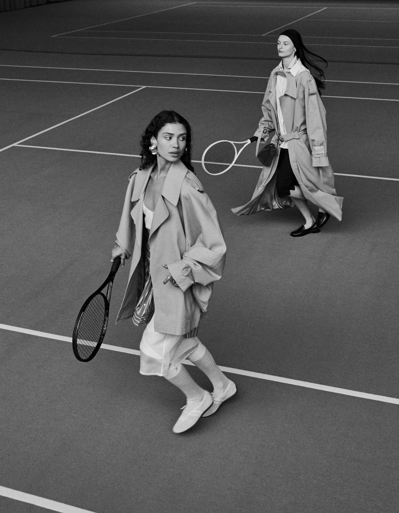 An editorial frame from Schön Magazine styled by Saskia Jung.